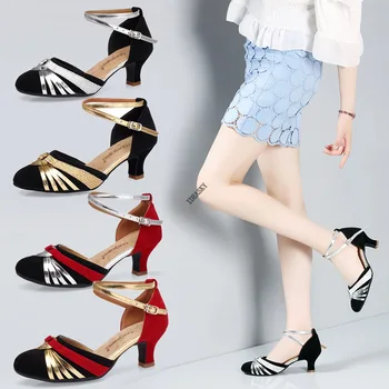 Новите черно-червени обувки за латино танци със затворени пръсти, височина от петата височина 5,5 см, евтини обувки за балните латино танци, обувки за танци-салса, дамски обувки